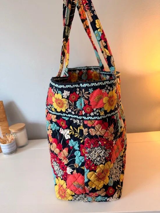 Vera Bradley Extra Large Open Top Tote in Happy Snails - Picture 3 of 4